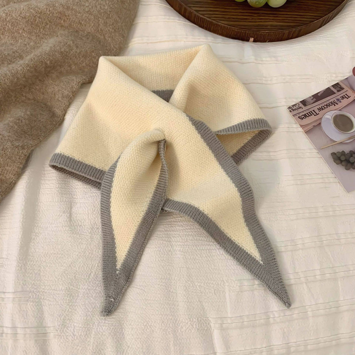 Fashionable Color-Block Triangle Cross Scarf: White / M