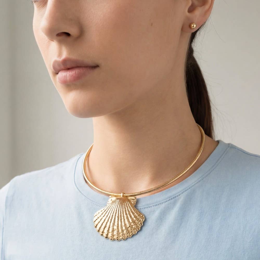 Seashell Pendant Choker Necklace: GD