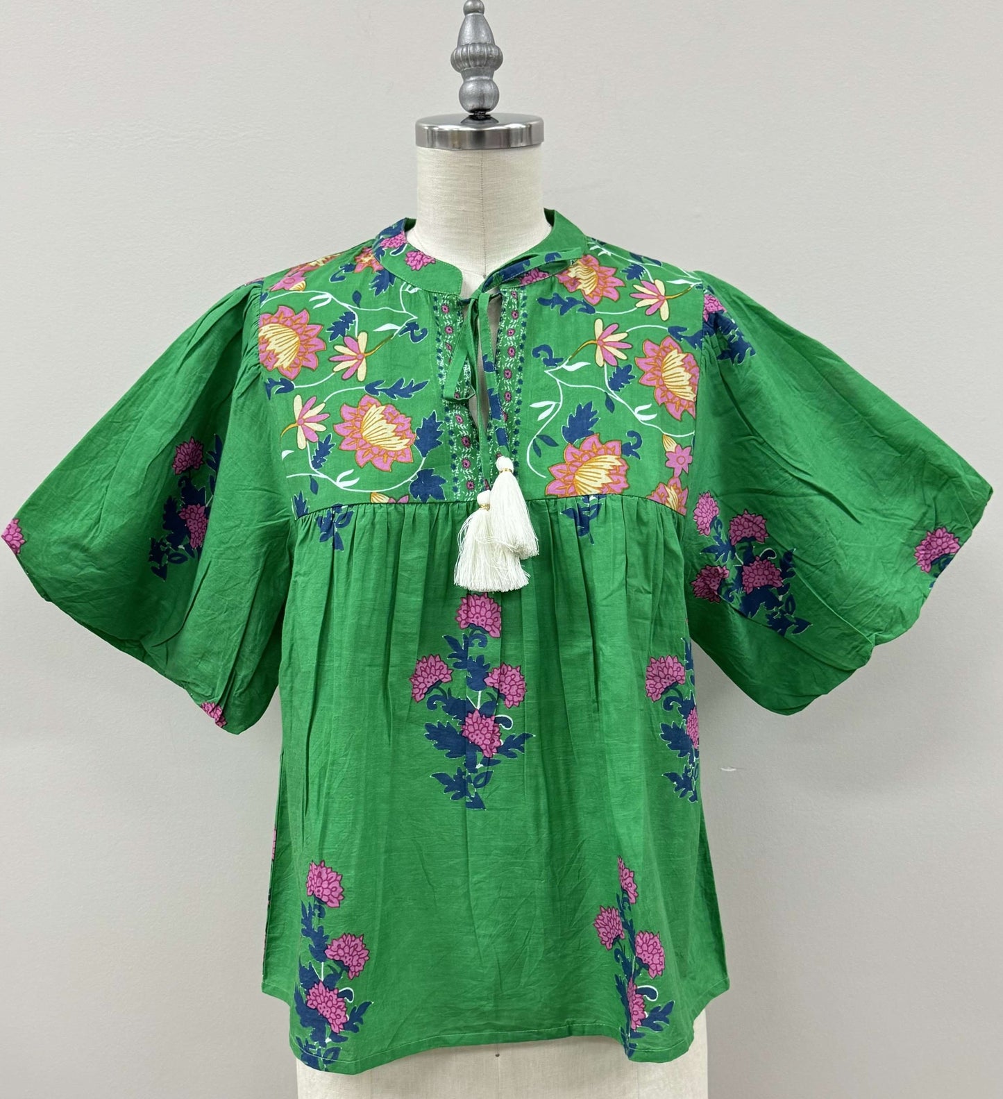 Puff Sleeve Tassel Tie Flower Top in Green