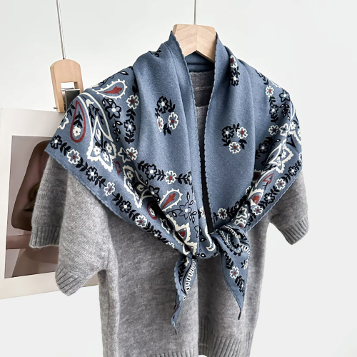 Wool Triangle Scarf: 01 BLU