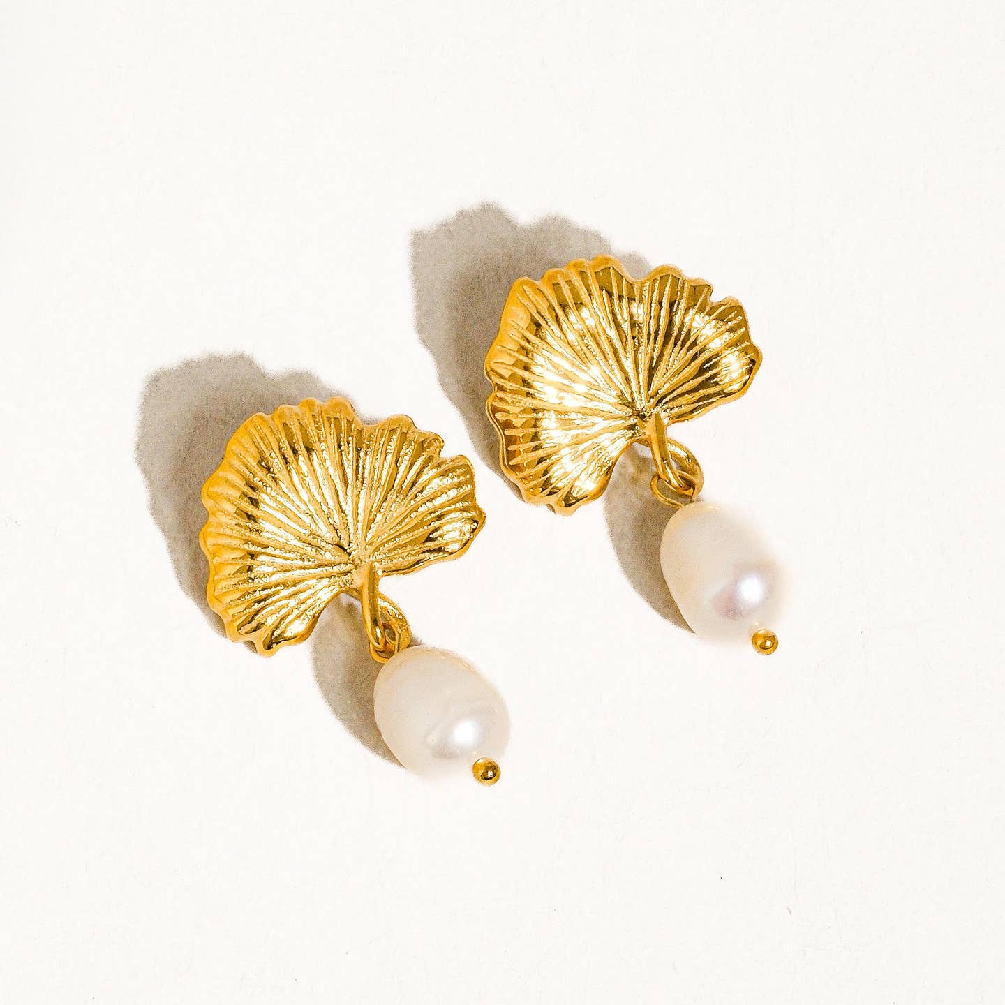 Béatrice 18K Gold Non-Tarnish Floral Pearl Earring