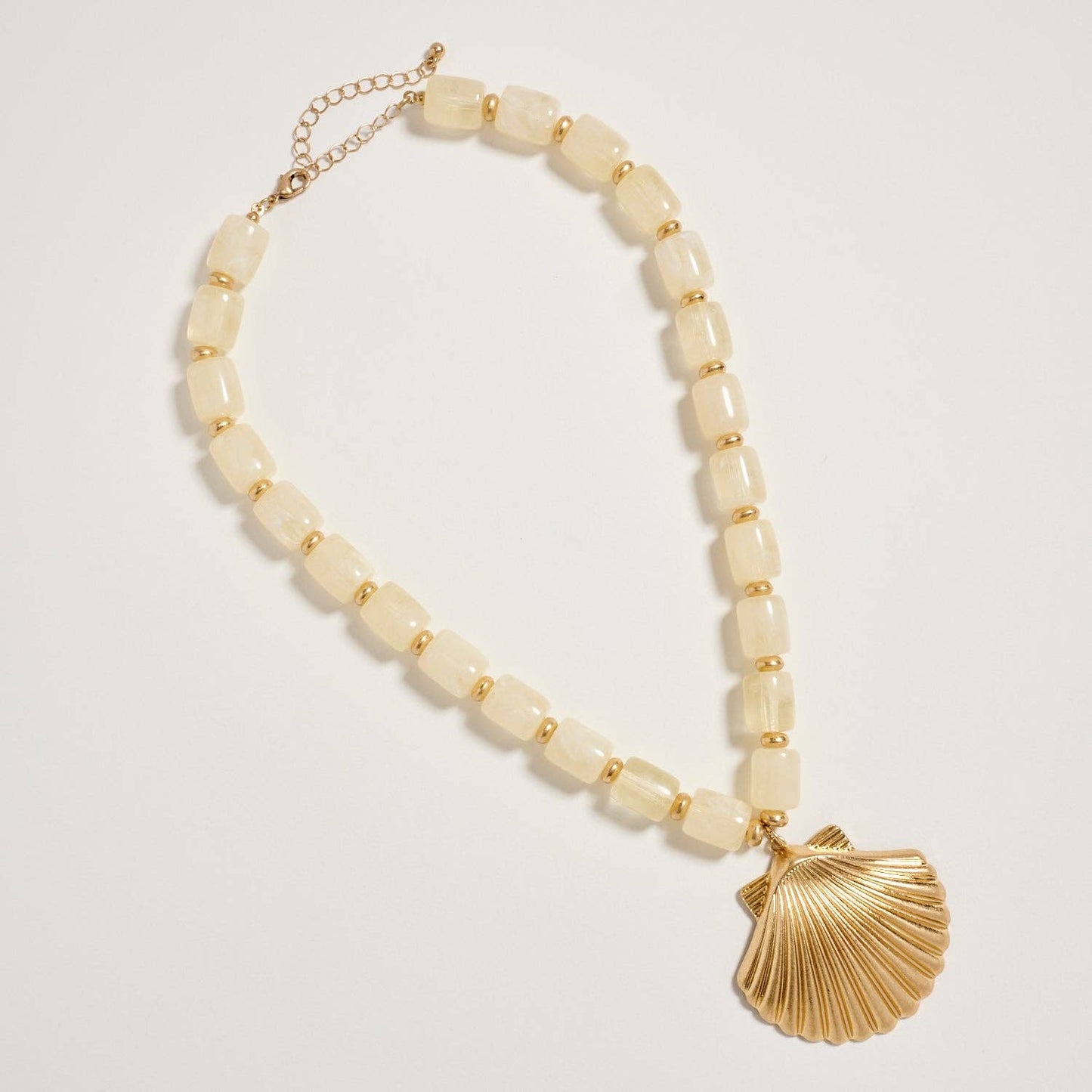 Resin Beaded Necklace with Golden Shell Pendant: NT / ONE