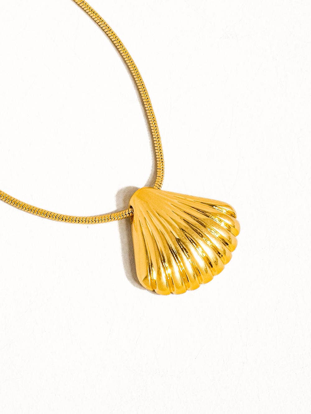 Cosmic 18K Gold Classic Shell Necklace: Yellow Gold