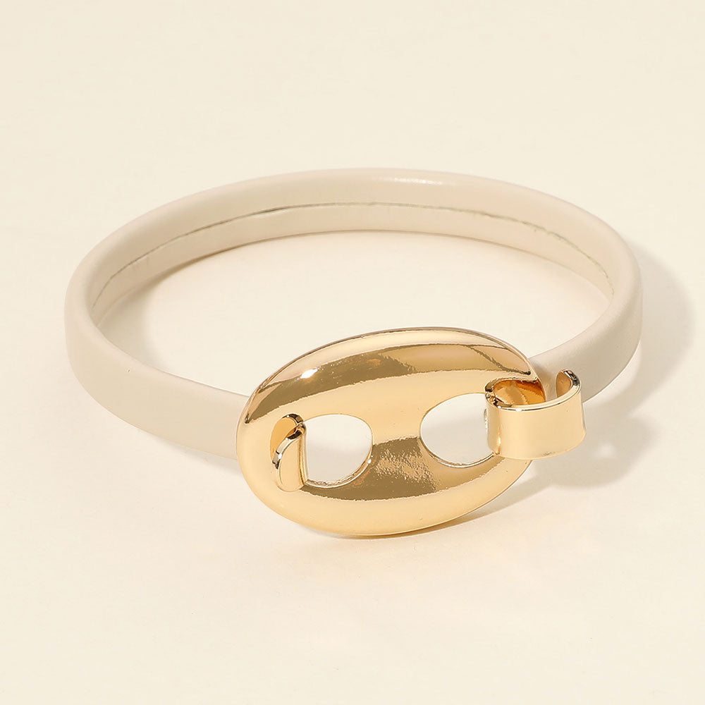 Sculptural Oval Mariner Link Accent Faux Leather Bangle Bracelet in Cream & Gold