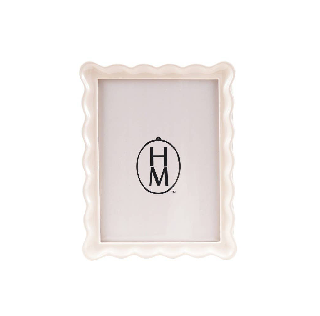 Pink Resin Scalloped Photo Picture Frame