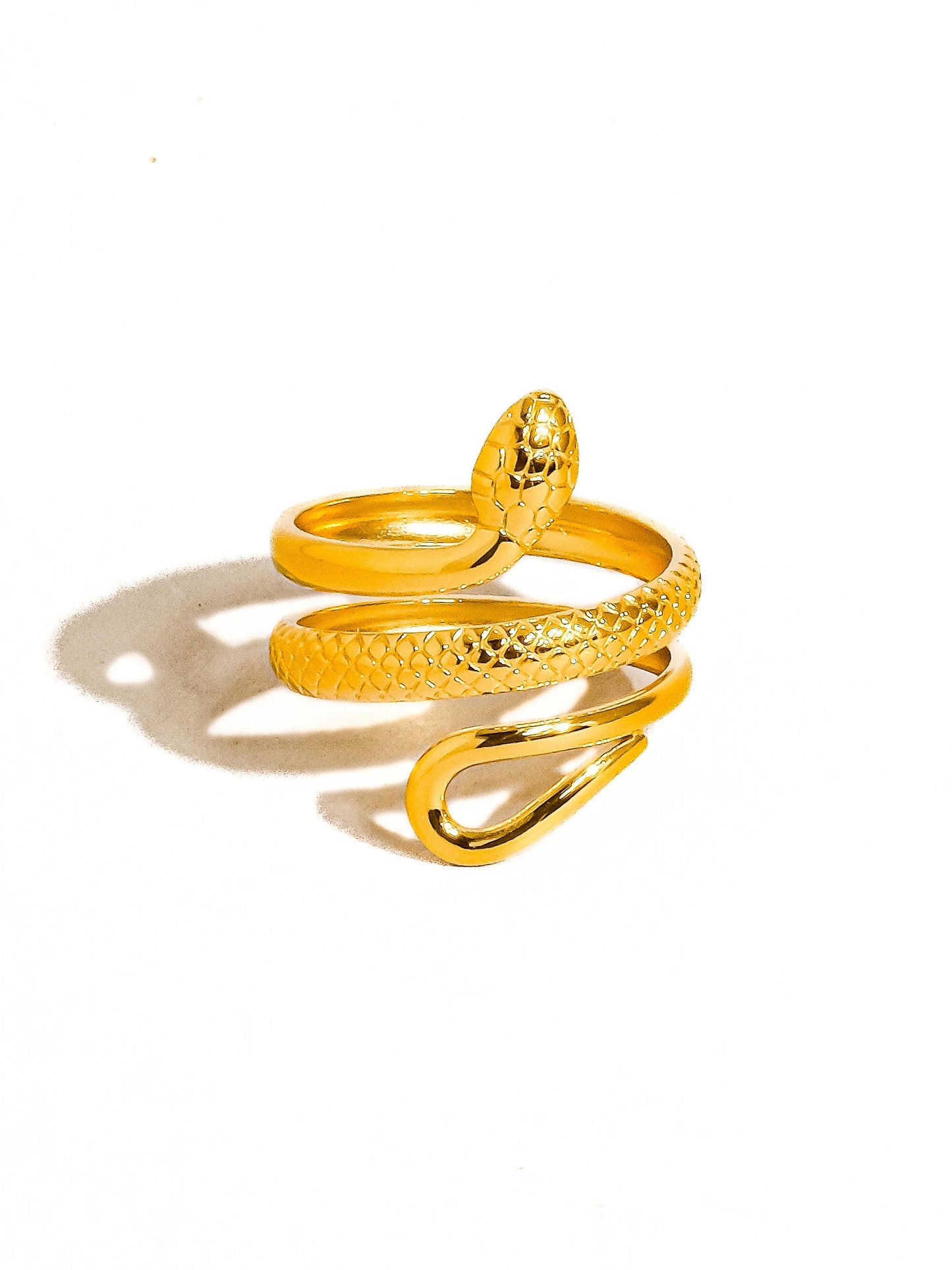 Sutton 18K Gold Non-Tarnish Serpent Ring: Yellow Gold
