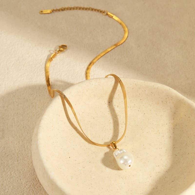 18k Stainless Steel Non-Tarnish Pearl Necklace | Gold