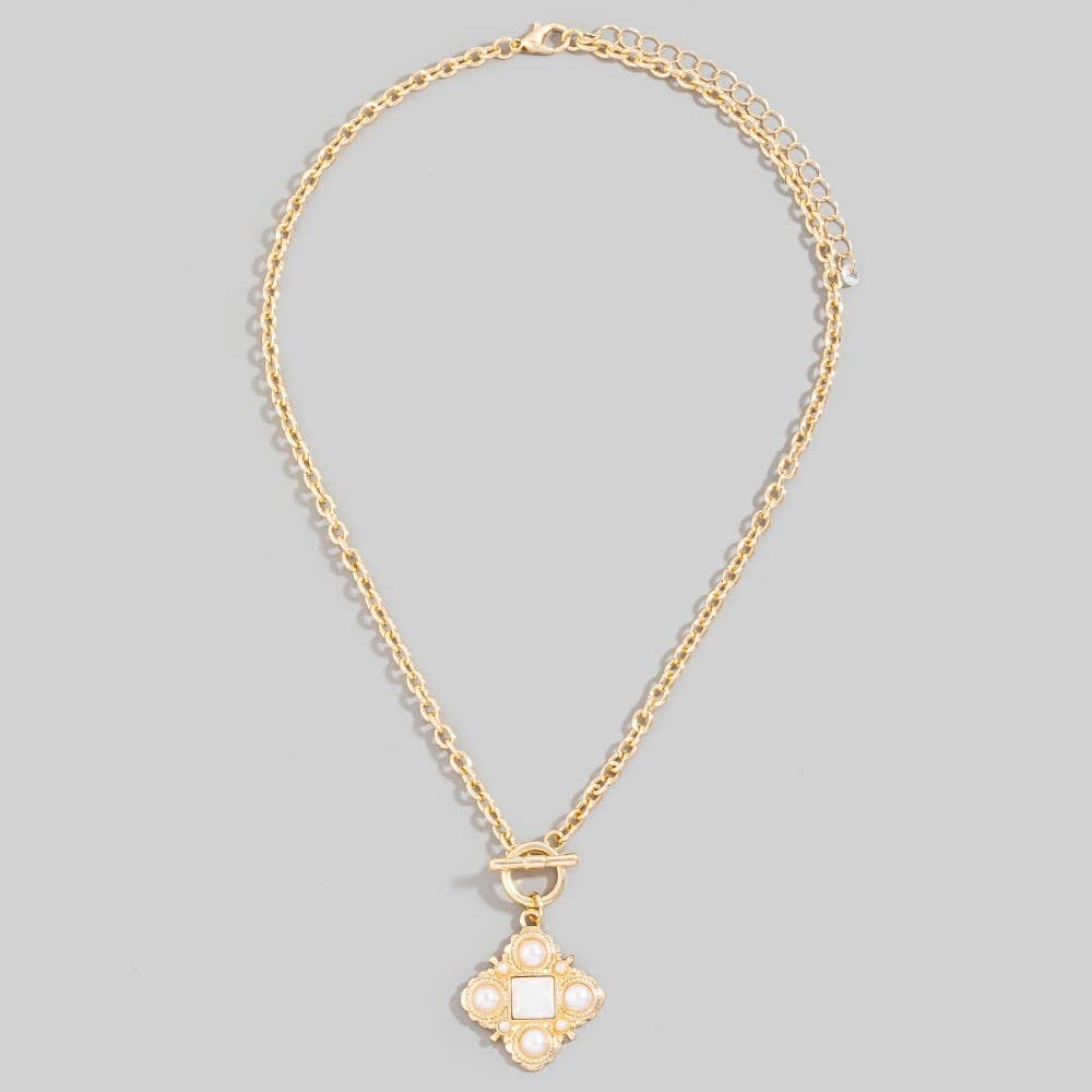 Studded Clover Pendant Toggle Chain Necklace: PR