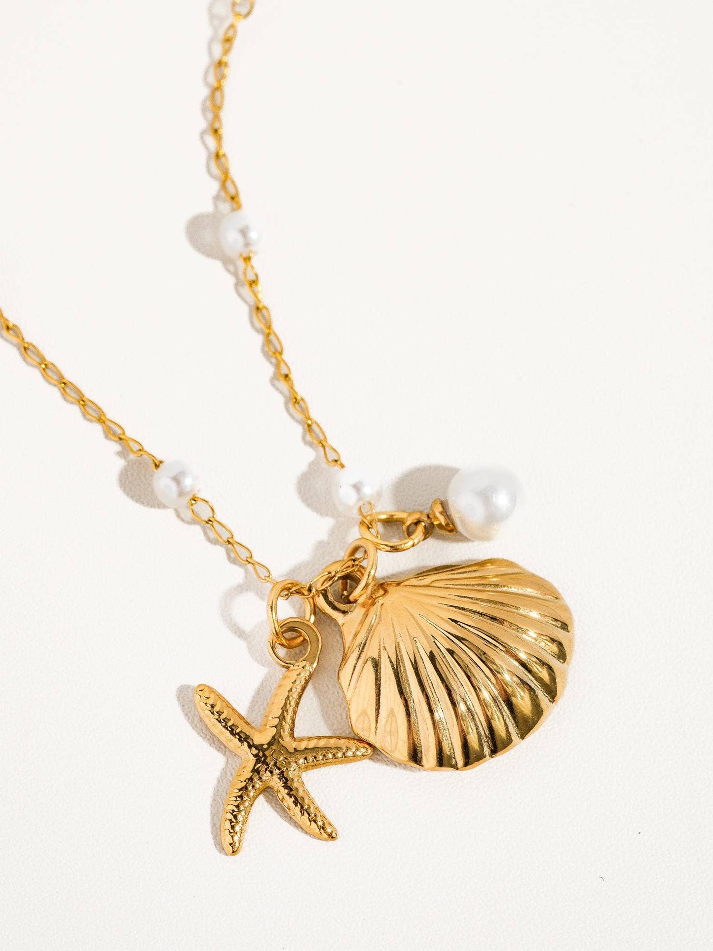 Capella 18K Gold Seashell & Sea Star Pearl Necklace: Yellow Gold / Necklace