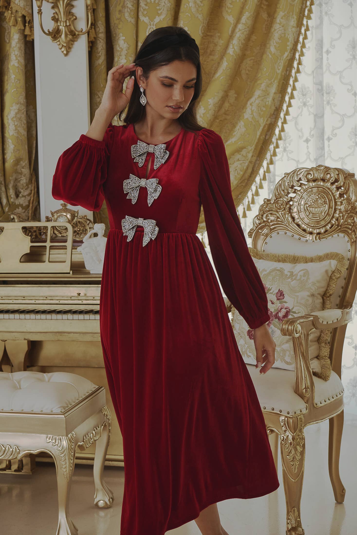 Jena Glow Bow Velvet Midi Dress: Red Jena Glow Bow Velvet Midi Dress: Red