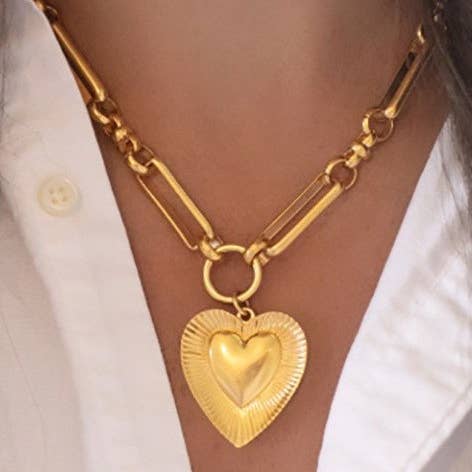 Etched Heart Chunky Chain Statement Necklace | Gold
