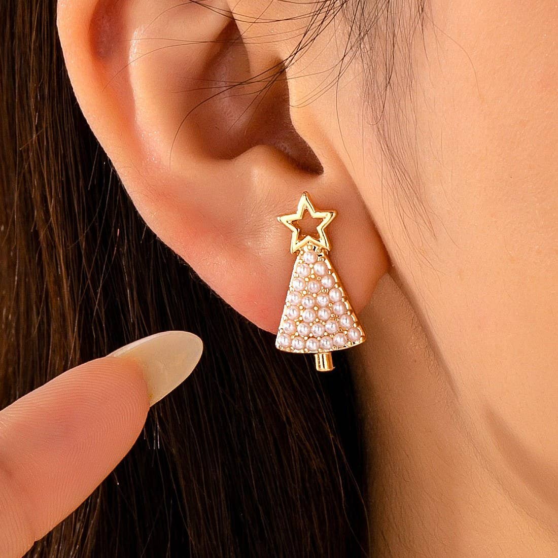 Pearl-embellished Christmas Tree Stud Earrings | Gold