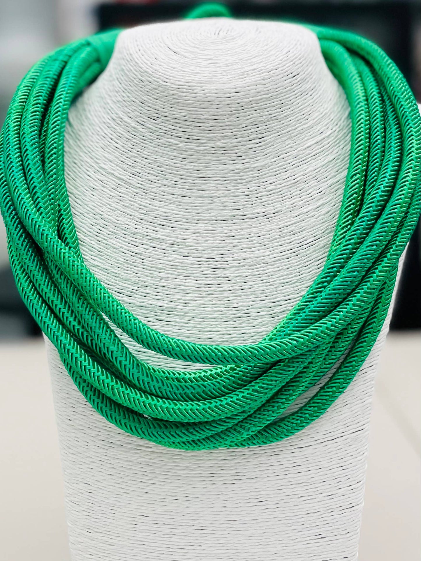 Slub 8-Strand Necklace (kelly green)