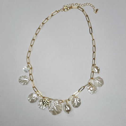 GOLD/ PEARLS Necklace