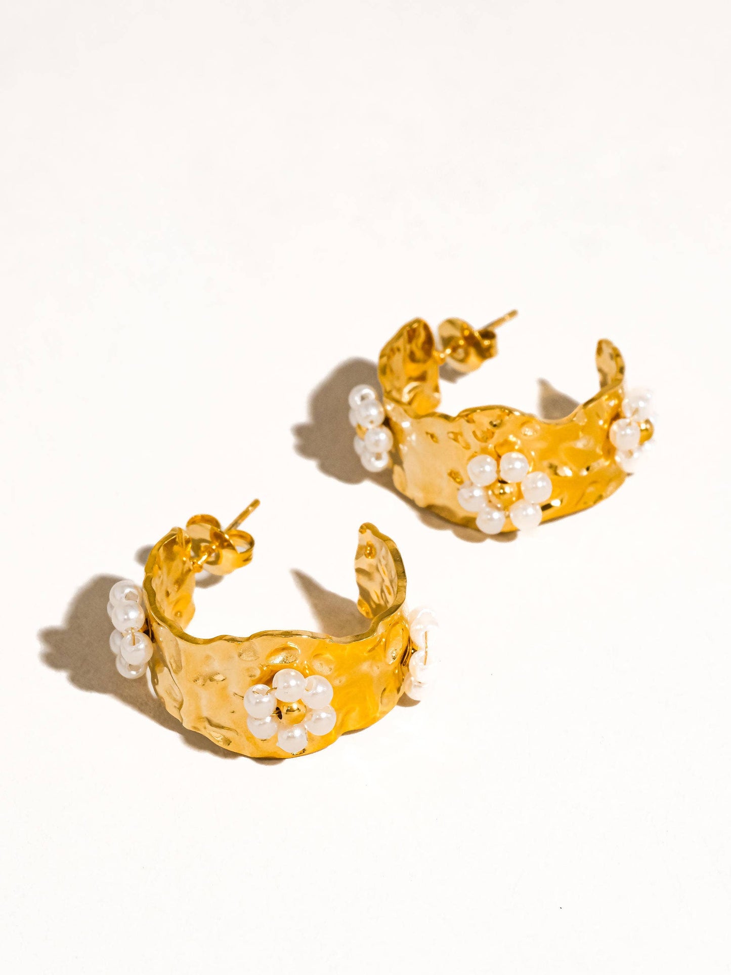 Charme 18K Gold Non-Tarnish Vintage Floral Hoop Earring: Yellow