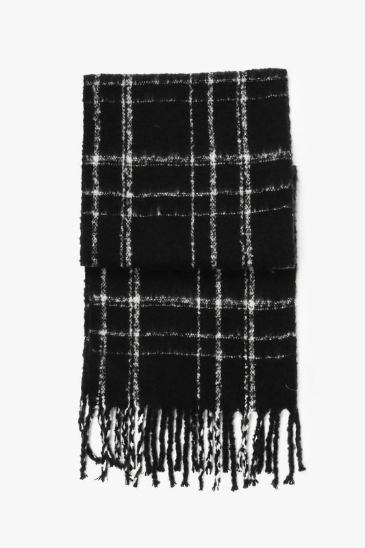 Oblong Plaid Woven Scarf in Black