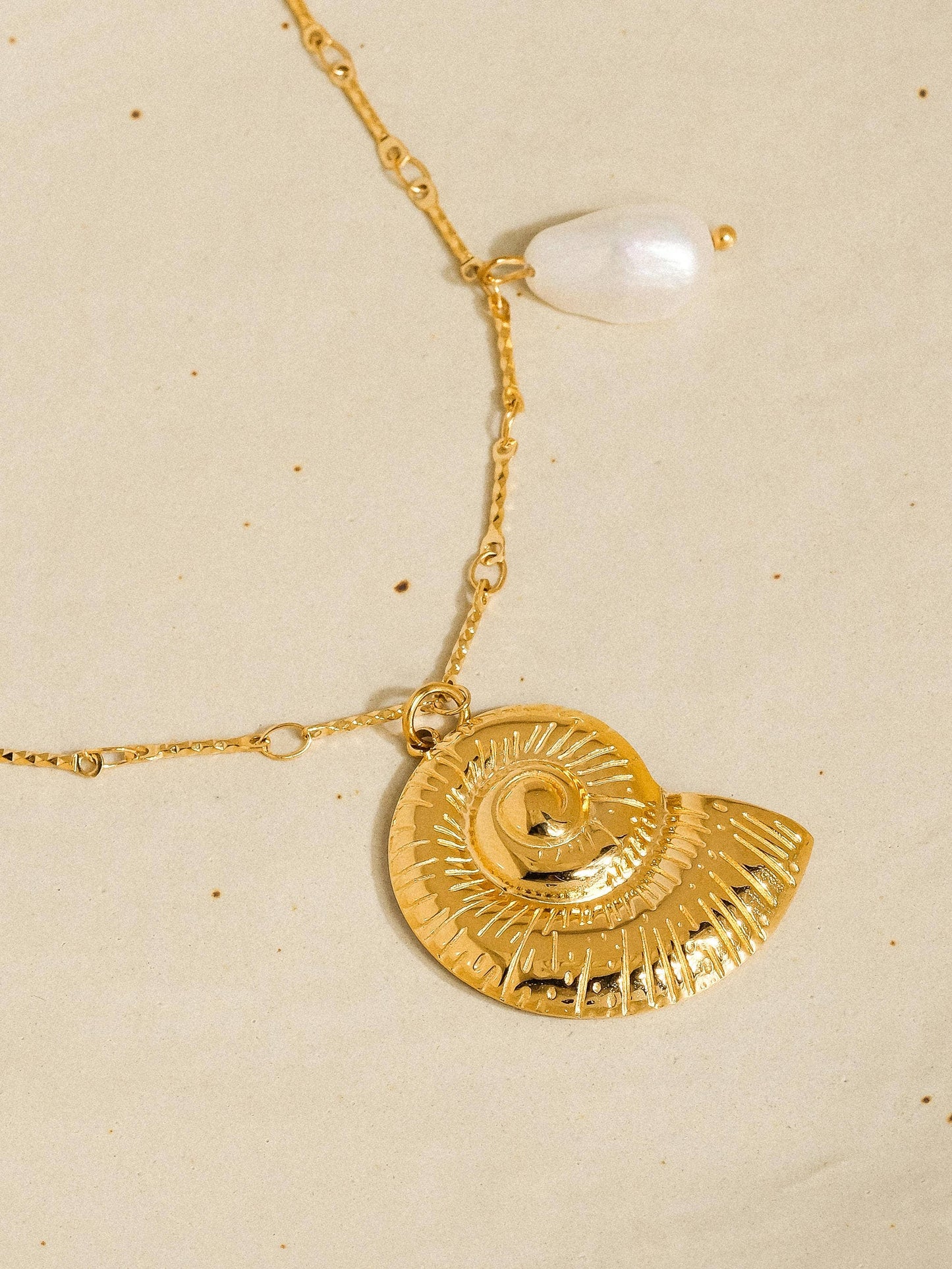 Viola 18K Gold Non-Tarnish Statement Shell Pearl Necklace: Yellow Gold