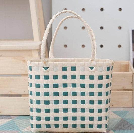 Plaid PVC Woven Handbag Beach Picnic Basket: Begie / M