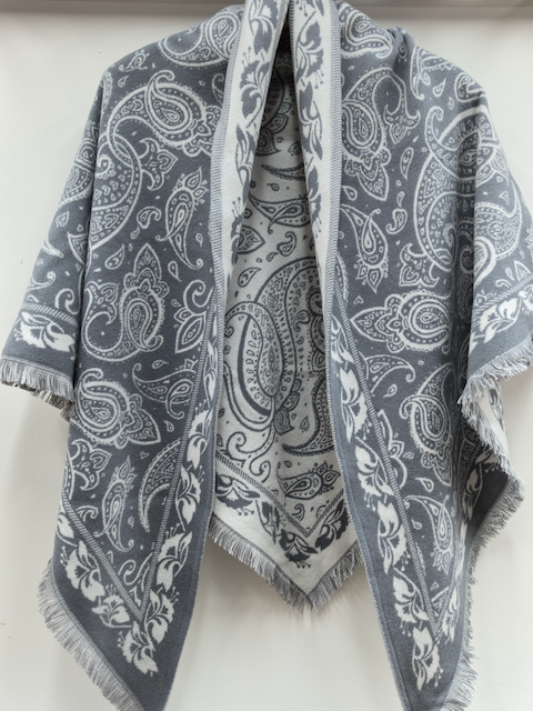 Paisley Print Triangle Wrap: 01 GRY/WHT