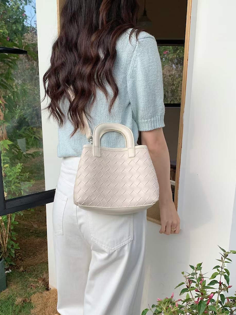 Mini Woven Top-Handle Crossbody Bag w/Cosmetic Pouch: 01 White