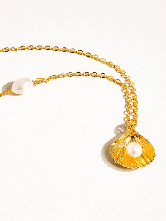 Daphne 18K Gold Pearl Shell Necklace: Yellow Gold
