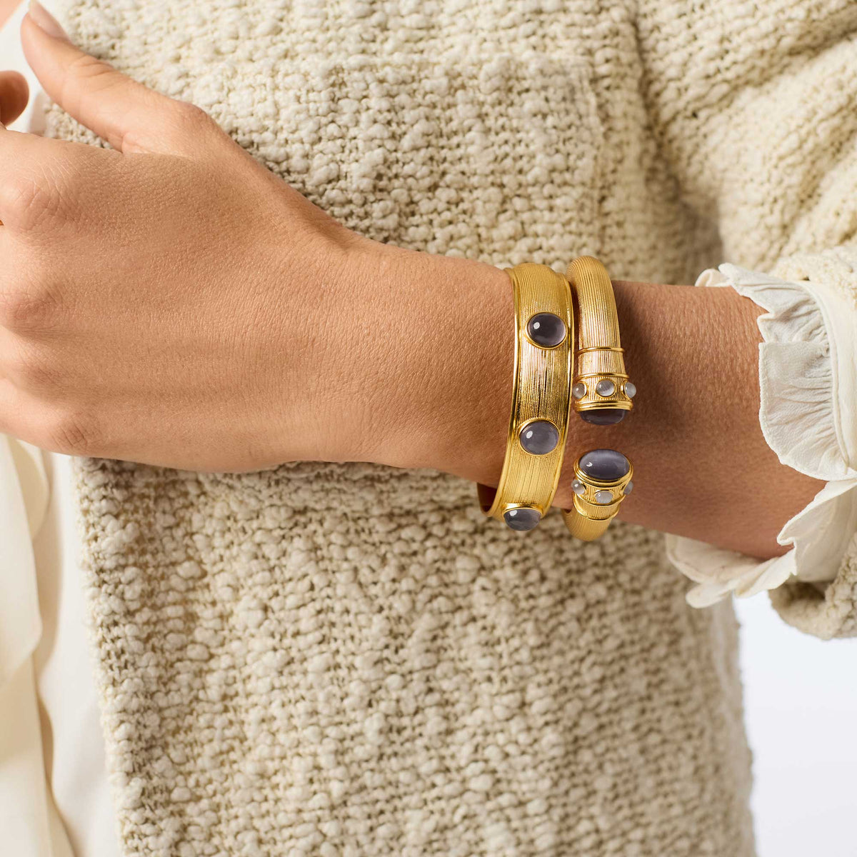 Cobblestone Stone Hinge Bangle in Blue Cat's Eye