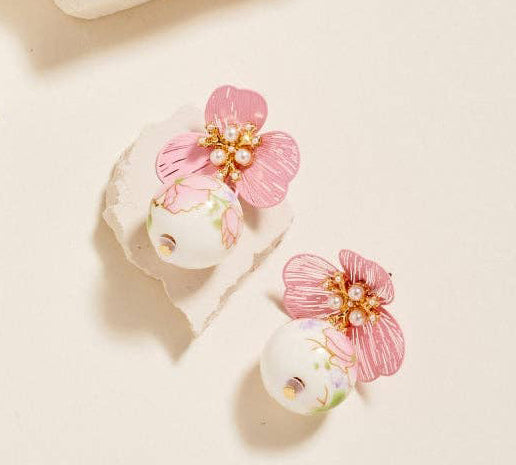 1.25 Inch Floral Ceramic Bead Flower Post Earrings: Gold/Hot Pink / ONE