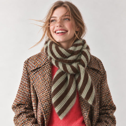 Long Diagonal Taoered Ends Striped Scarf in Green