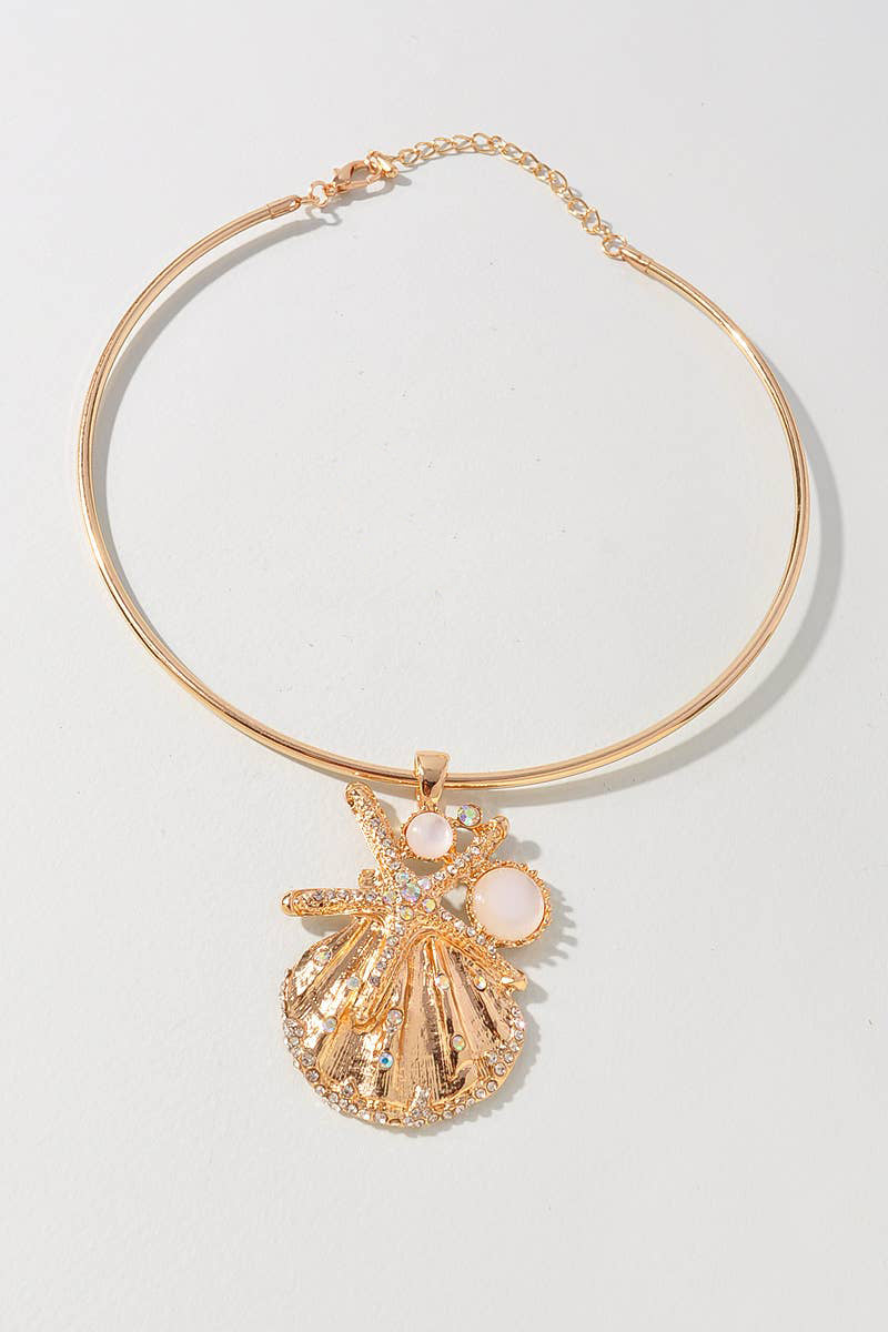 SHELL SHAPE PENDANT NECKLACE: Gold Cream