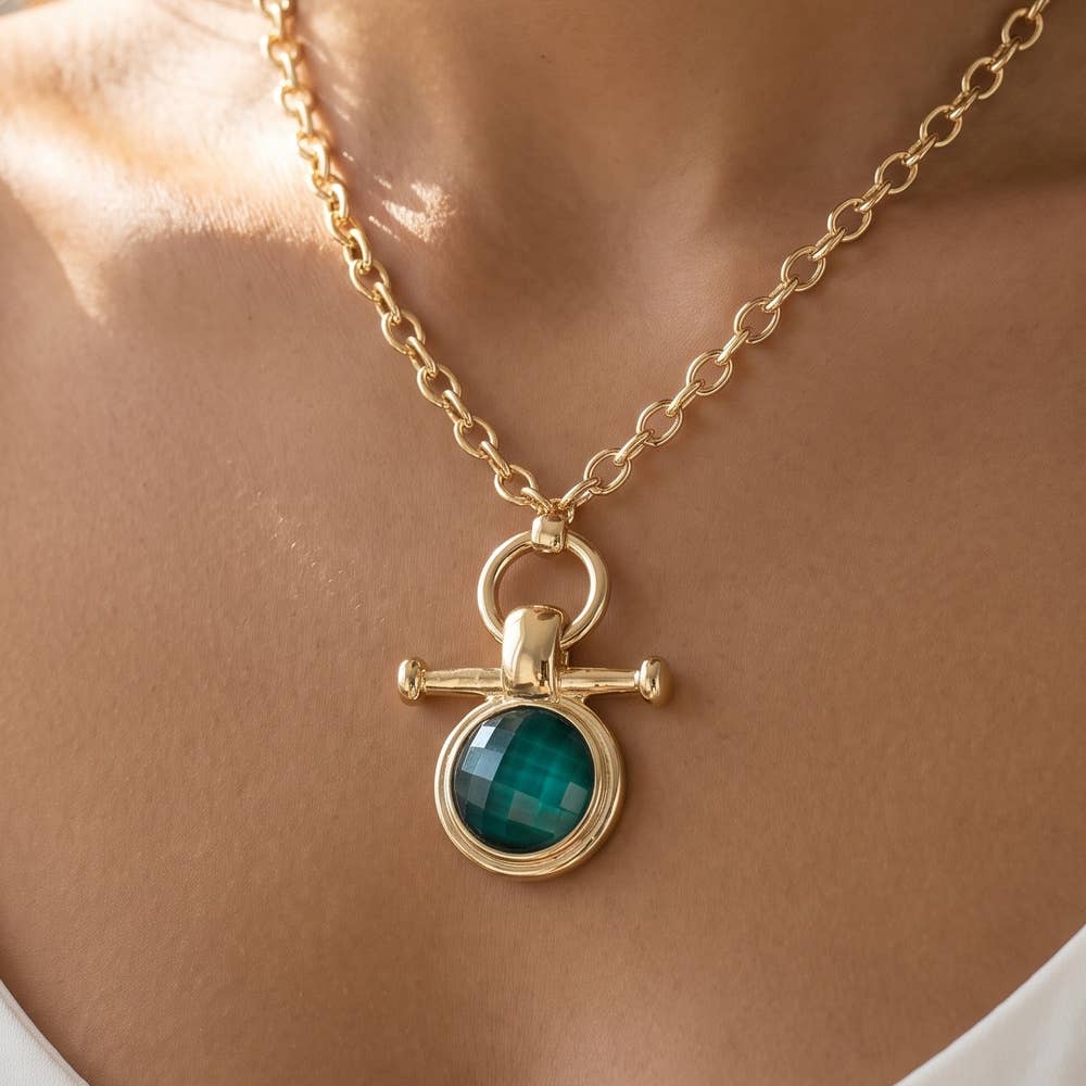 Chunky Chain Necklace With Round Stone Pendant: GDTLG
