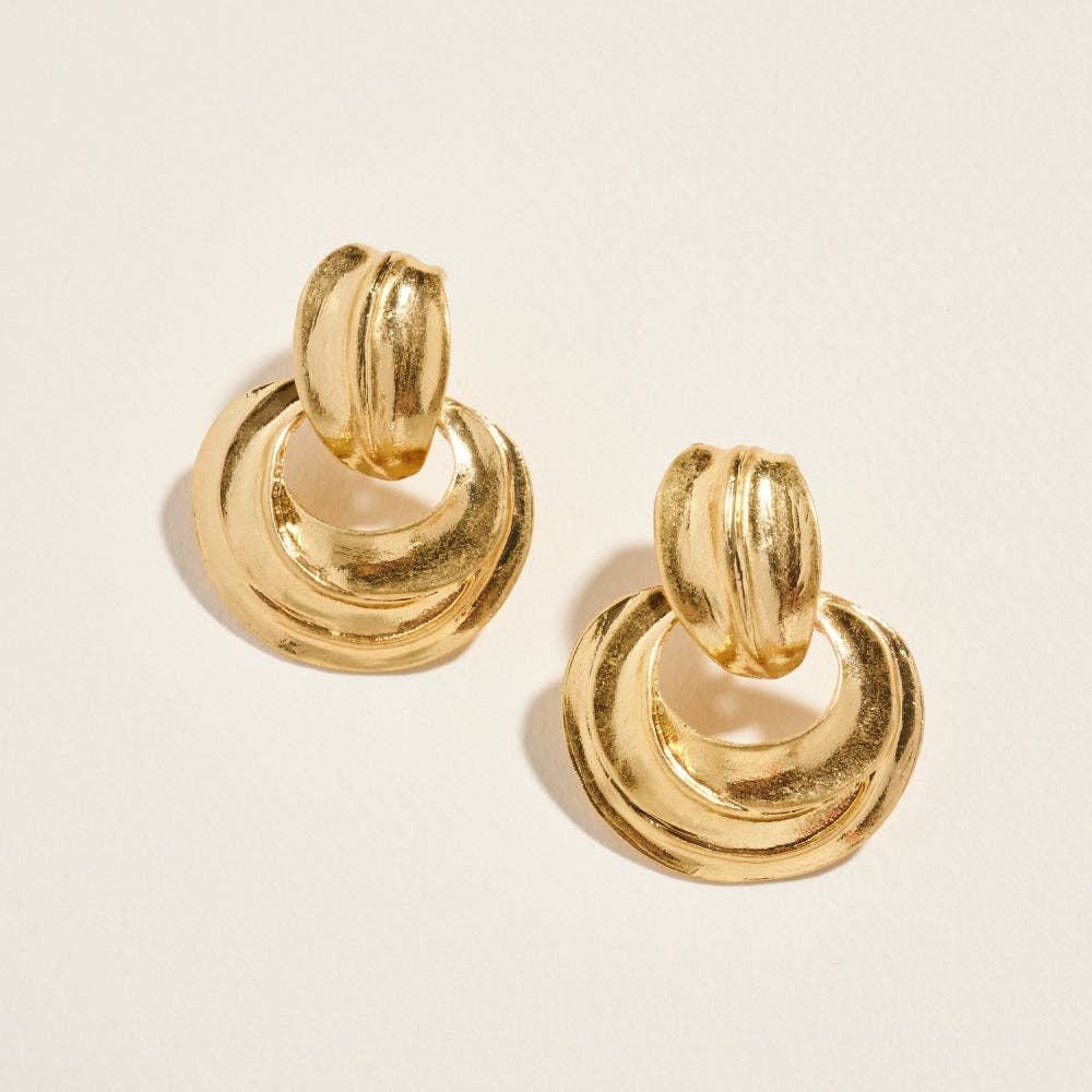 Metal Irregular Shaped Link Post Earrings Jewelry: Vintage Gold / ONE