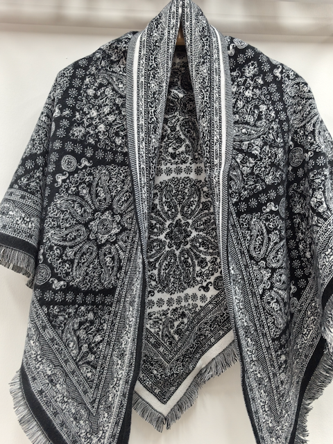 Paisley Tapestry Triangle Wrap: 03 BLK