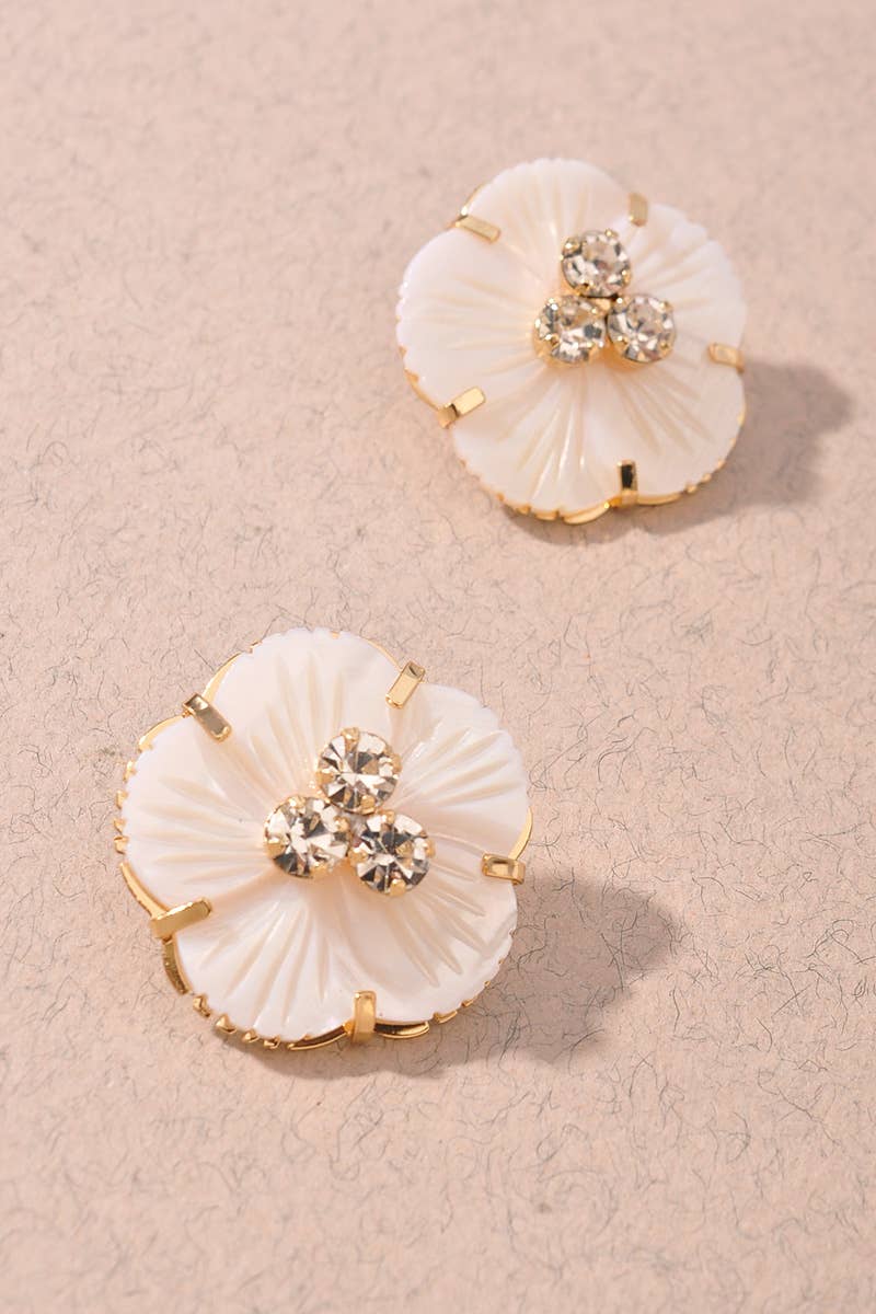 RESIN FLORAL STATEMENT STUD EARRINGS: White